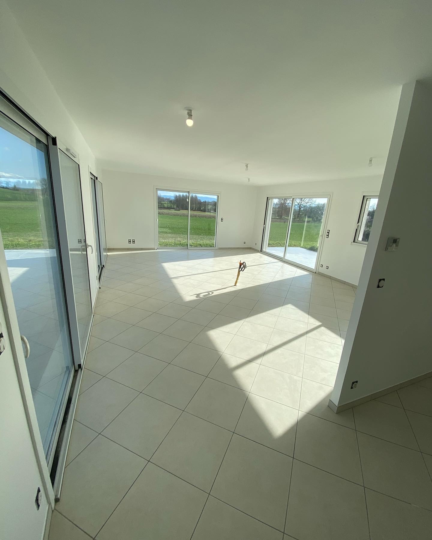 Grand espace de vie après rénovation